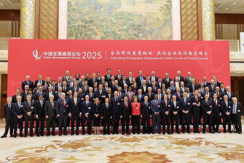 China promotes business potential to Apple, Pfizer and other US companies