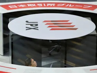Japanese investors extend foreign stock buying to eighth week on trade optimism
