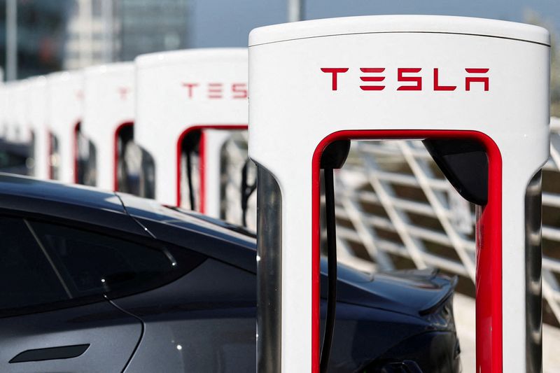 Tesla blocks stockholders with less than 3% shares from suing officers on its behalf
