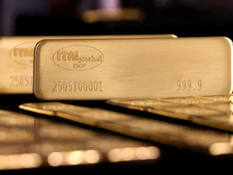 Gold Pares Gains After Getting Boost From Moody’s US Downgrade