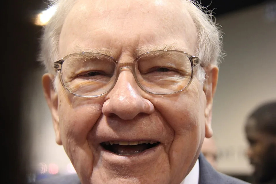 Warren Buffett Is Buying a Secret Stock Again -- and Based on Clues, This Is the Company I Believe He's Building a Position In