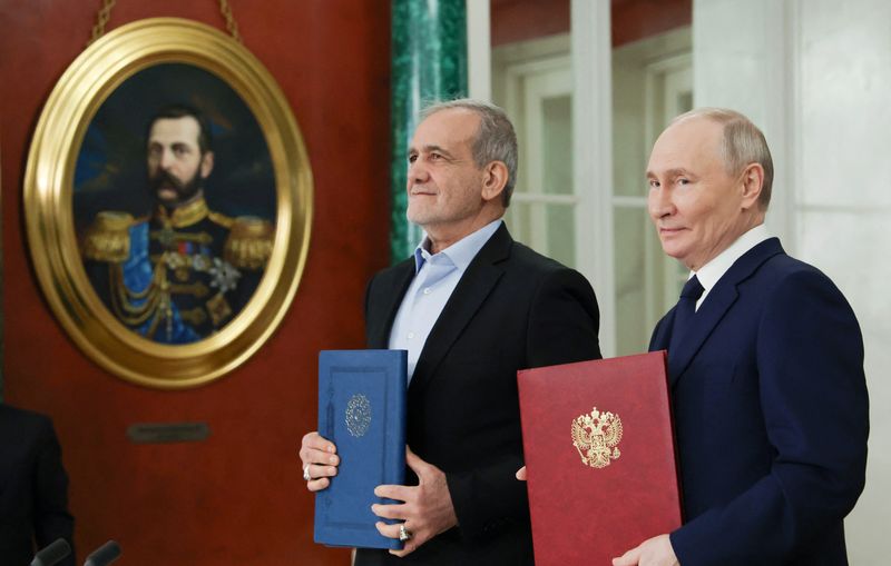 Iran parliament approves strategic pact with Russia