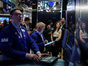 Selloff on nervy hold