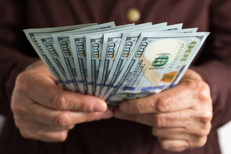 2 Dividend Stocks to Hold for the Next 2 Years