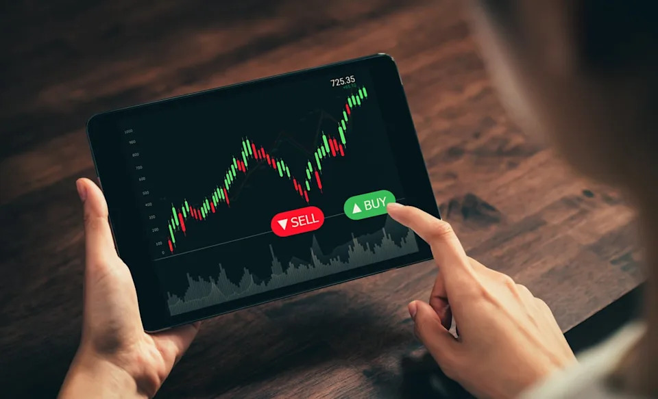 Down 21%, Should You Buy the Dip on Apple Stock? The Answer Might Surprise You.