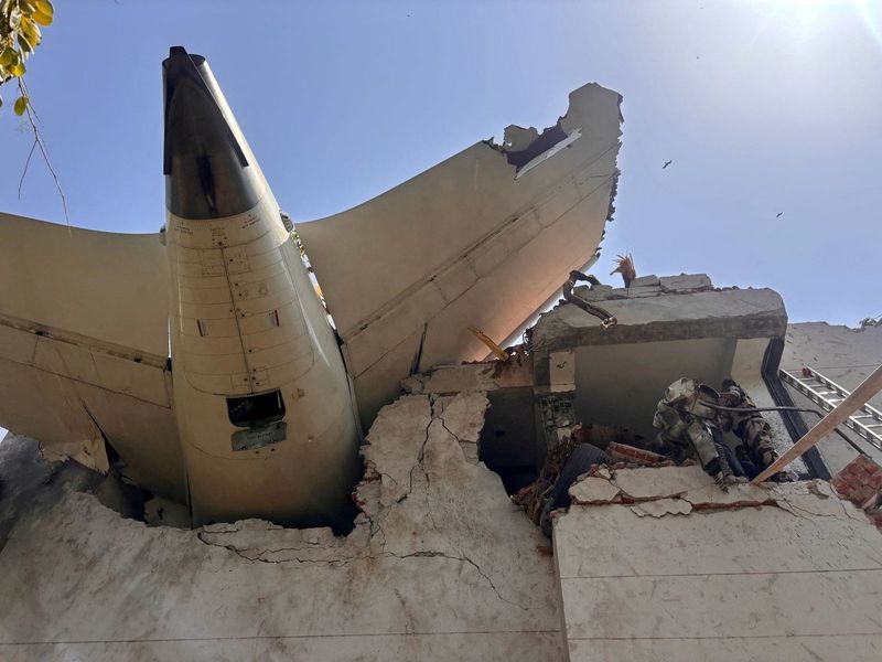 US FAA, Boeing affirm fuel switch locks safe amid Air India crash probe – Reuters