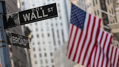Stocks Pressured by Weakness in Netflix and Health Insurers